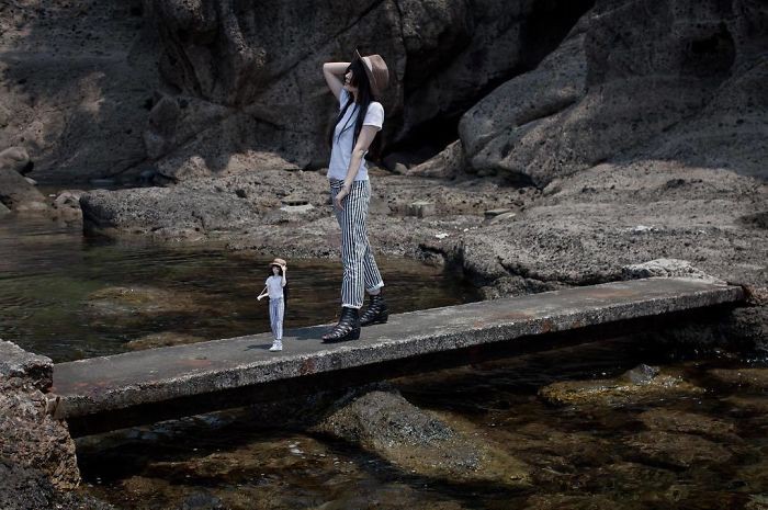 Cô gái Nhật Bản tạo dáng đôi với búp bê trong bộ ảnh vừa đẹp vừa kỳ quặc đến rùng mình